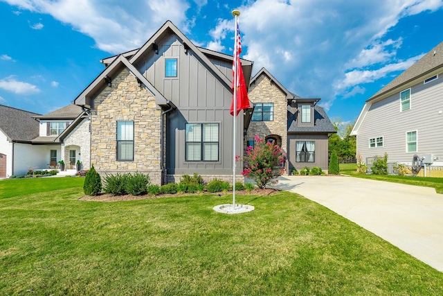 view of front of house with a front lawn