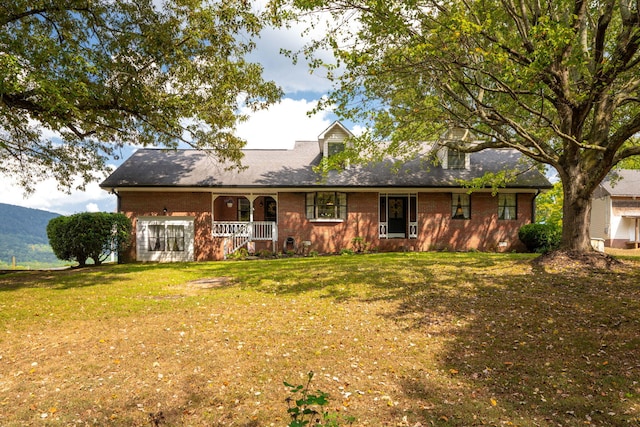 view of front facade with a front yard