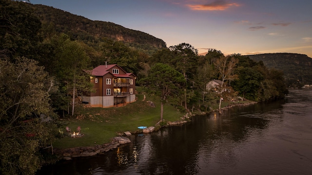 water view featuring a mountain view