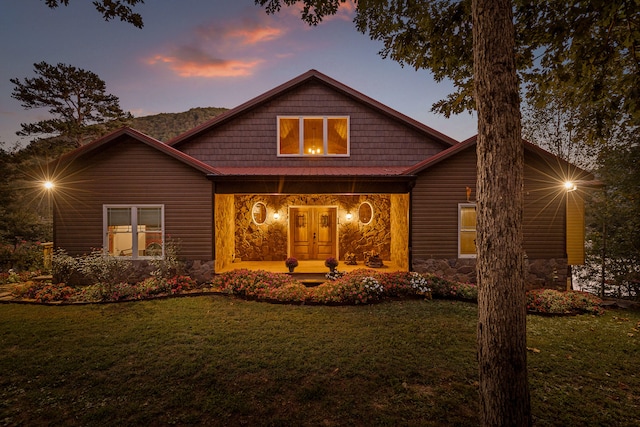 view of front of property with a lawn