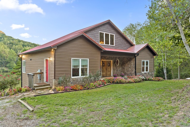 view of front of home featuring a front yard