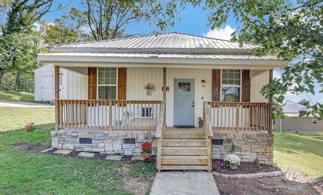 bungalow featuring a porch and a front yard