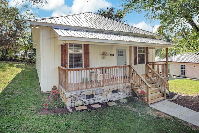 view of front of home featuring covered porch and a front yard