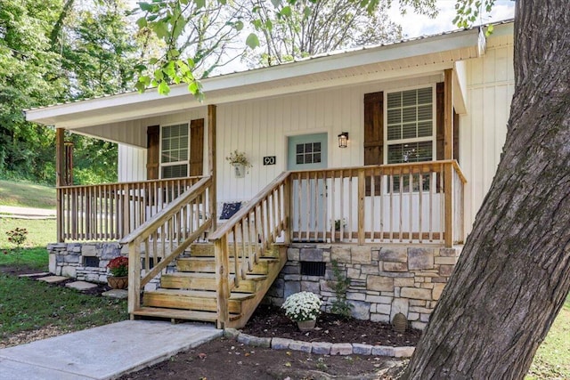 doorway to property with covered porch