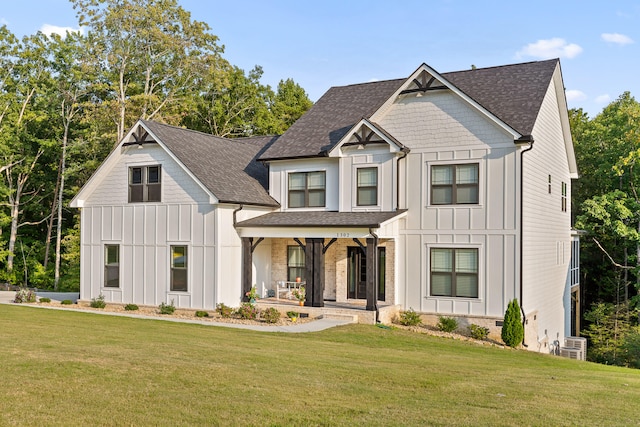 view of front of property featuring covered porch and a front yard