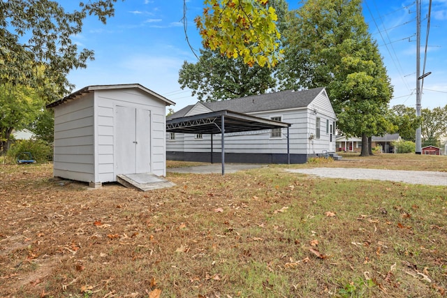 view of yard featuring a shed and a carport