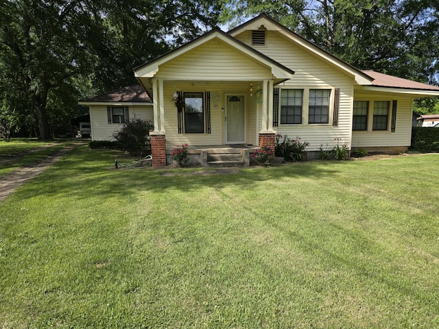 view of front facade with a front yard