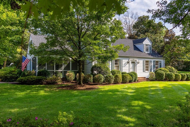 2050 Harle Ave NW, Cleveland, TN 37311 - cape cod house with a front yard and a shingled roof