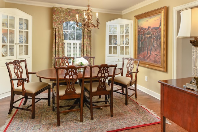 dining area featuring an inviting chandelier, dark hardwood / wood-style floors, and crown molding