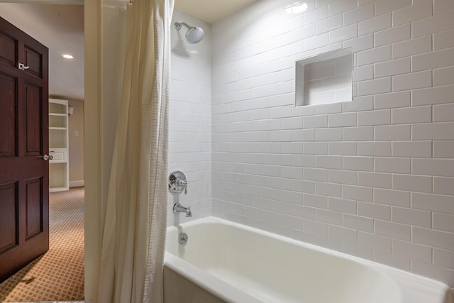 bathroom featuring shower / bath combo with shower curtain