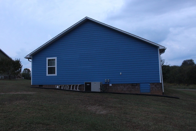 view of side of property with a lawn