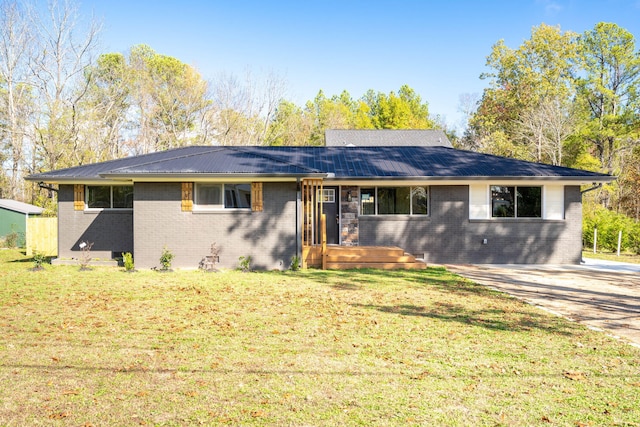 ranch-style home featuring a front yard