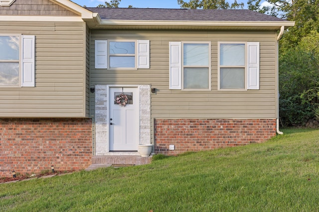 view of front of house featuring a front yard