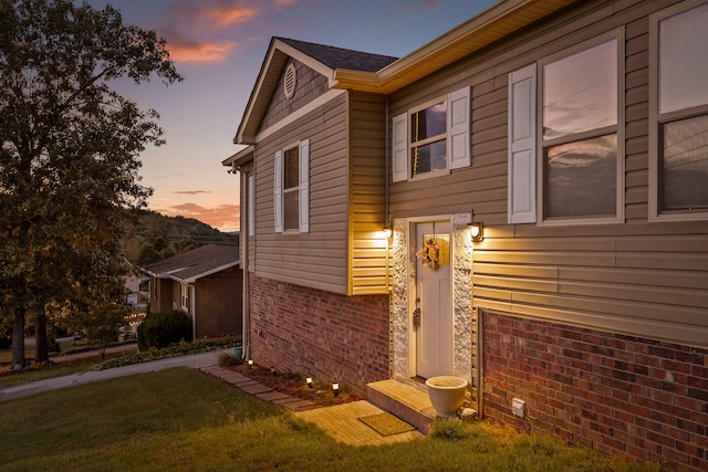 exterior space featuring a yard