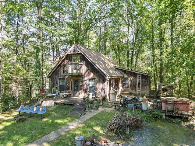 view of front of property featuring a front lawn and a deck