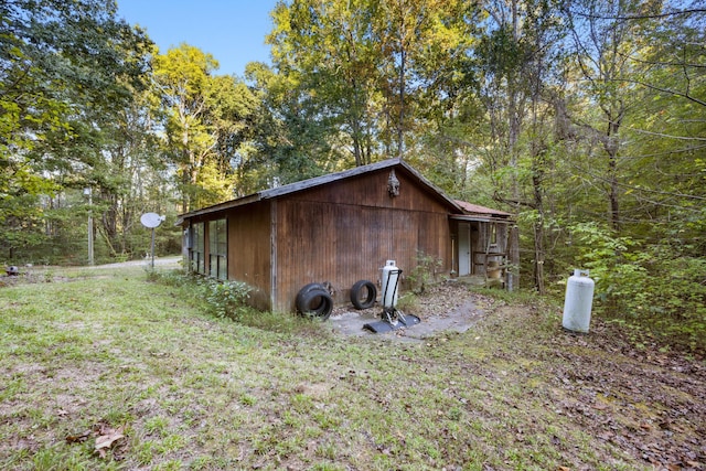 view of outdoor structure featuring a lawn