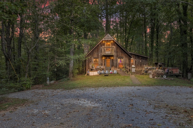 view of front of property with an outdoor structure