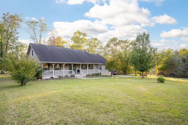 view of front of property featuring a porch and a front lawn