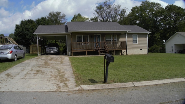 view of front of property featuring a front lawn, covered porch, and a carport