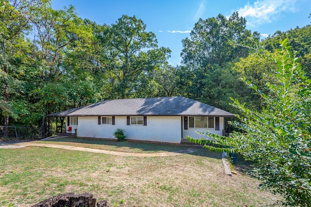 ranch-style house featuring a front lawn