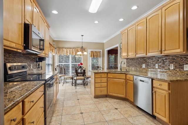 kitchen featuring pendant lighting, stainless steel appliances, crown molding, and decorative backsplash