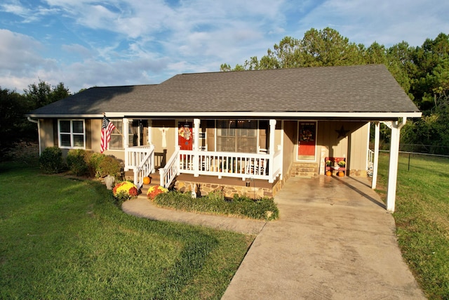 view of front of home with a front lawn and covered porch