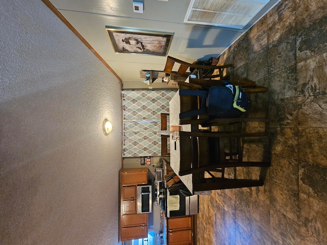 kitchen featuring ornamental molding