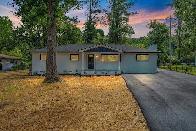 ranch-style home featuring a lawn