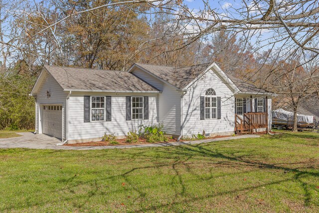 view of front facade featuring a front yard and a garage