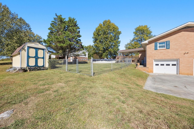 view of yard featuring a storage unit