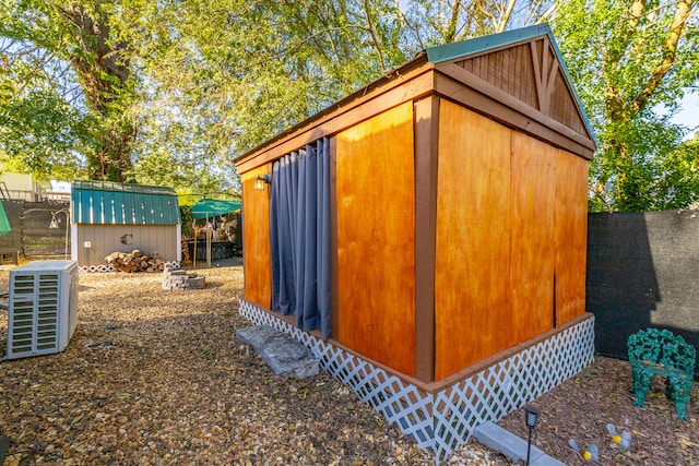 view of outbuilding