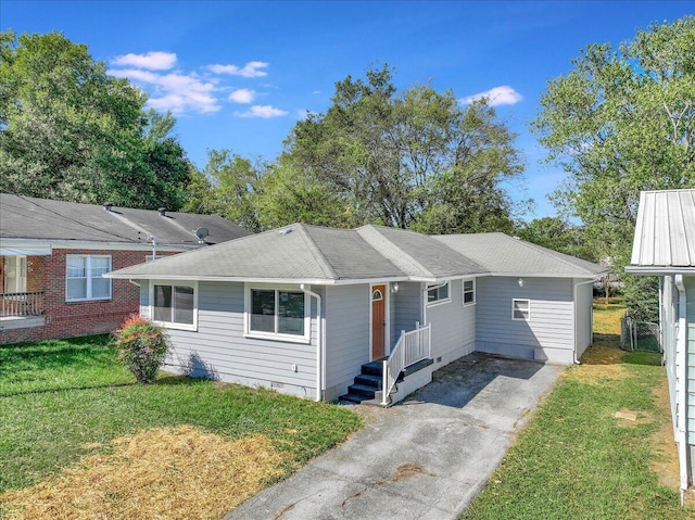 single story home with a front yard