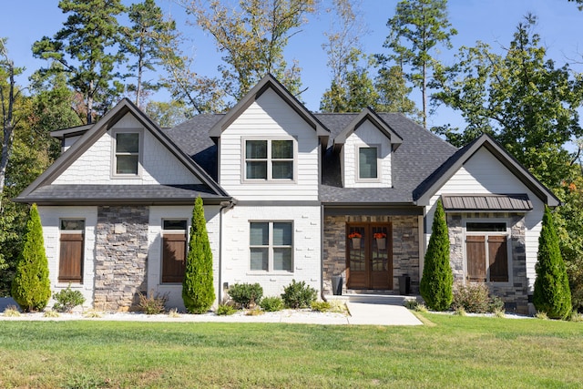 view of front of house featuring a front lawn