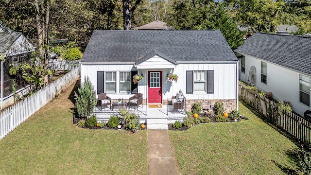 view of front of home with a front lawn