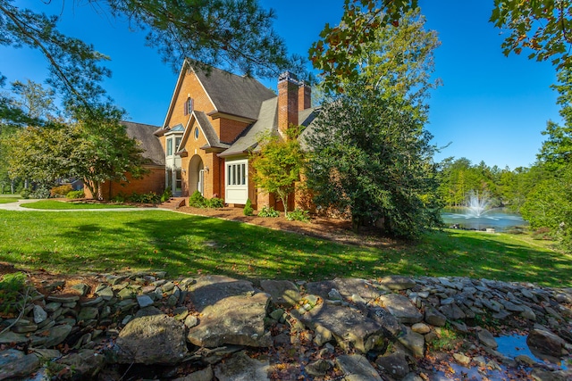 view of front of home with a front lawn