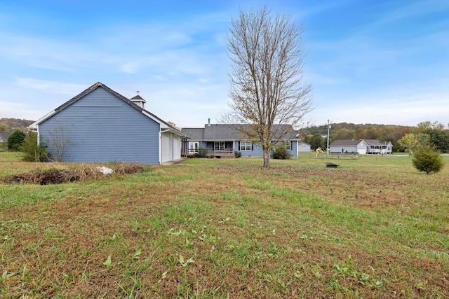 view of yard featuring a garage