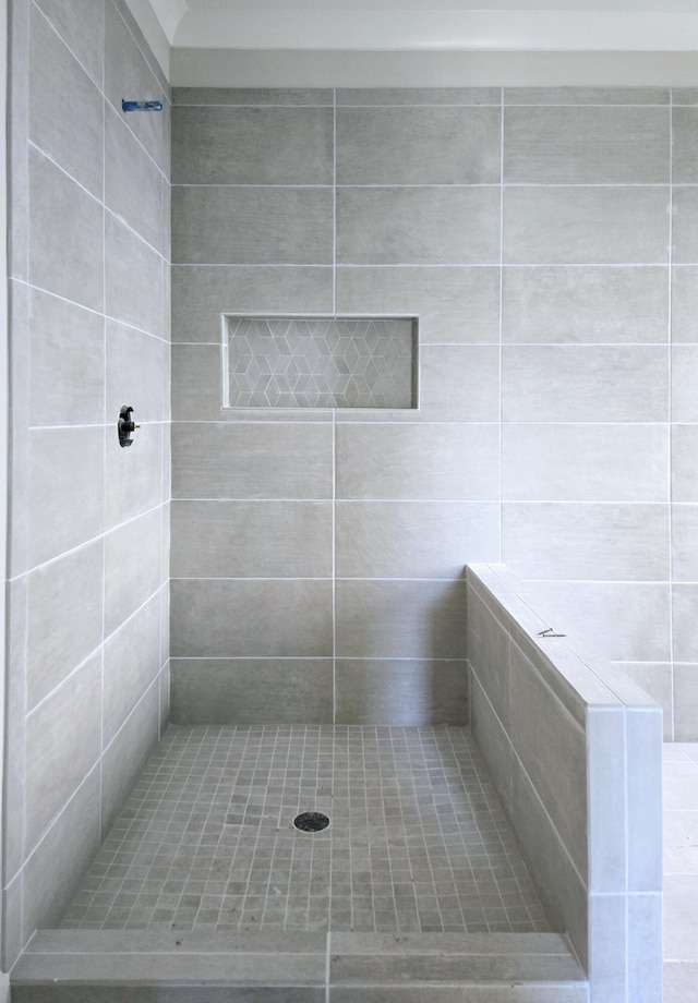 bathroom featuring tiled shower