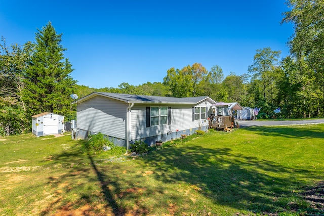 view of front facade featuring a front lawn and a storage unit