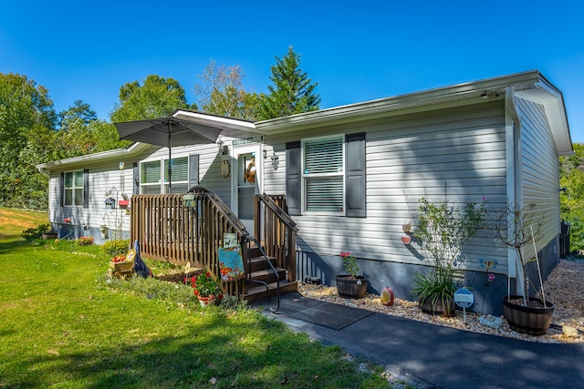 back of property with a lawn