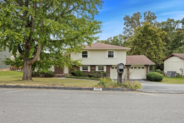 view of front facade featuring a garage and a front lawn