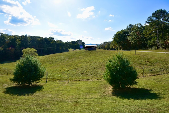 view of yard featuring a rural view