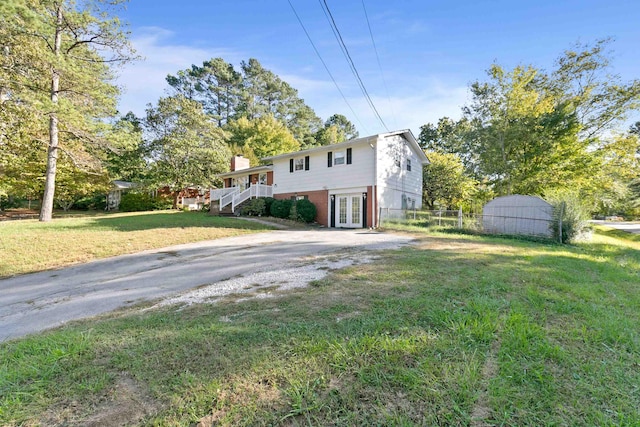 raised ranch featuring a front lawn