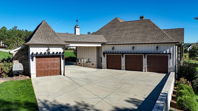 view of front of property featuring a garage