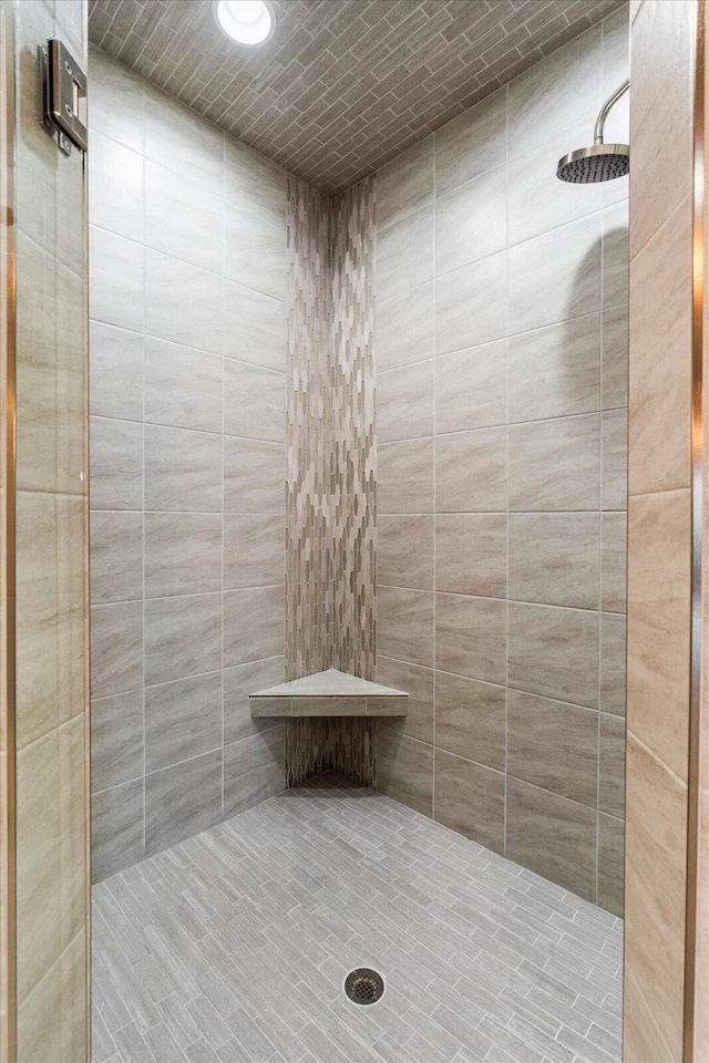 bathroom featuring tiled shower