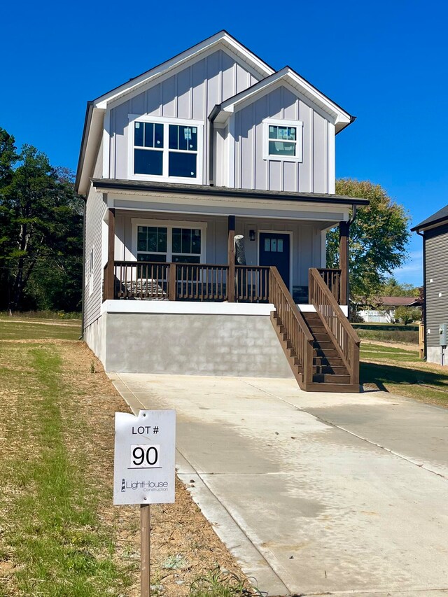 view of front facade with covered porch and a front yard