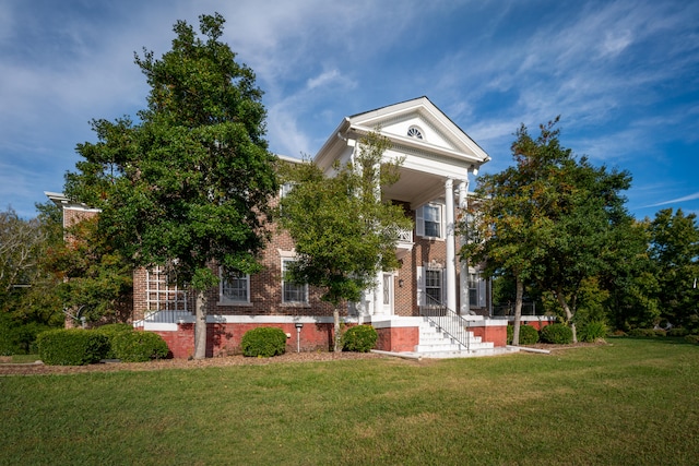 greek revival inspired property featuring a front yard