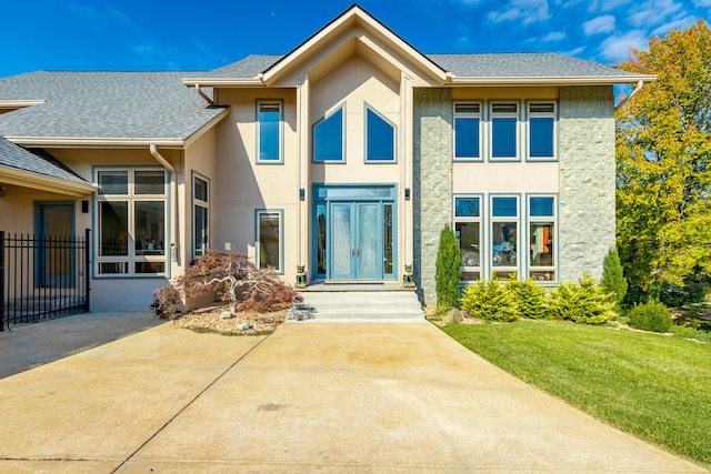 view of front of property with a front lawn