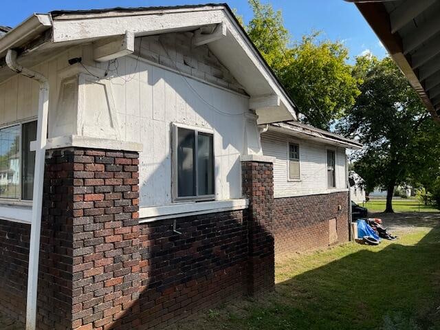 view of side of property with a lawn