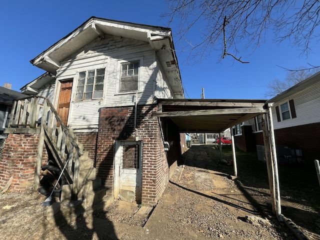 view of side of property featuring a carport