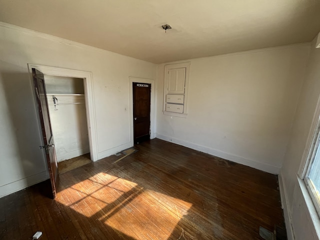 unfurnished bedroom featuring dark wood-type flooring and a closet